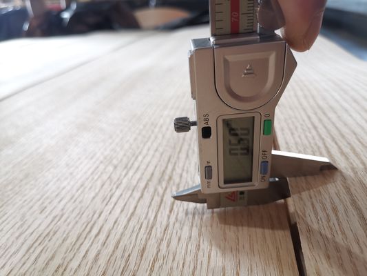 Doğal Ahşap Zemin Çözümleri için İdeal Kırmızı Meşe Kaplama Kalınlığını Özelleştirin